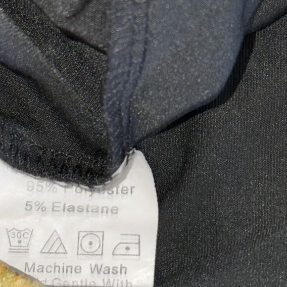 Shein Curve 1XL Black Short Sleeve T-Shirt With Side Slit Design - Picture 4 of 7